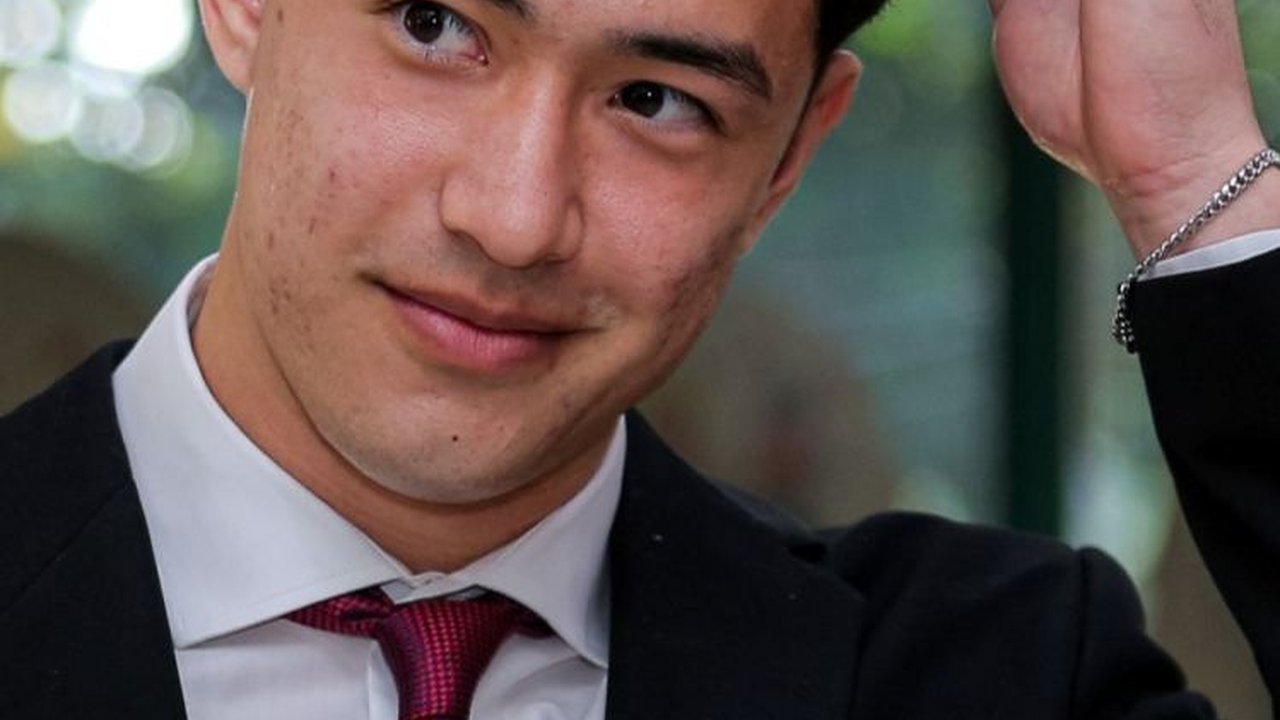 FOTO: Cyrus Margono, Kiper Keturunan Indonesia-Iran Resmi Jadi WNI, Ini Potret Wajah Gantengnya