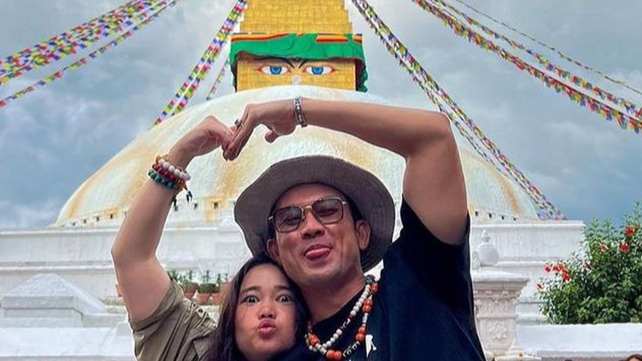 Segera Dikaruniai Momongan, Intip 8 Potret Rumah Baru Denny Sumargo Seluas 1.200 Meter dan Mewah Dilengkapi Lift