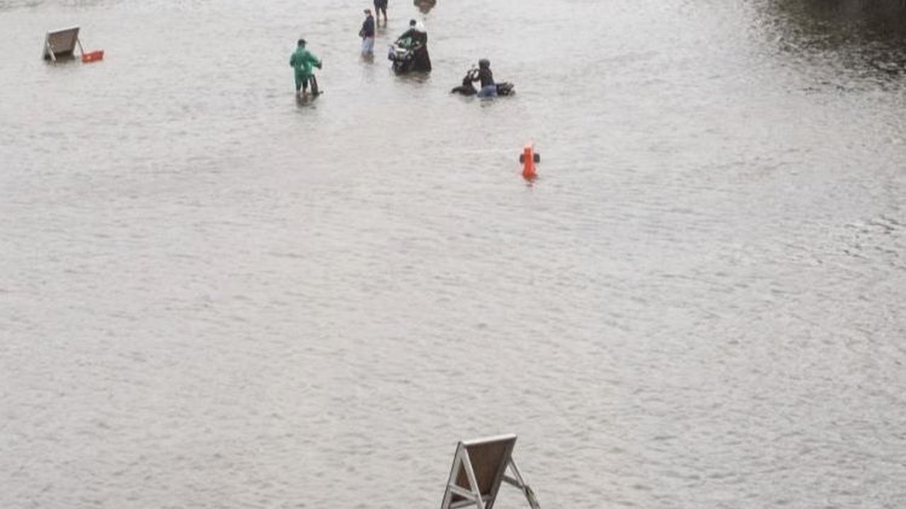 Jokowi soal Banjir di Demak-Kudus: Kementerian PUPR Kerja Siang Malam Tutup Tanggul Jebol