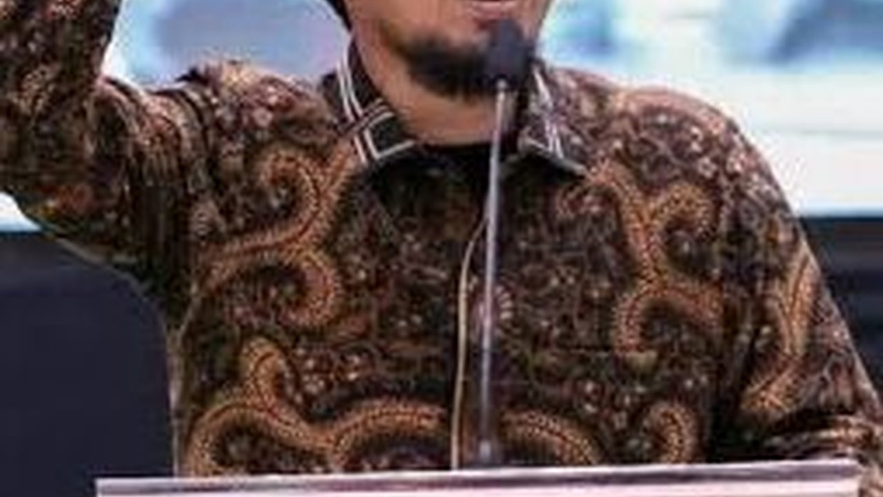 25 Kata-Kata Ustadz Adi Hidayat, Penuh Makna dan Pesan Bijak