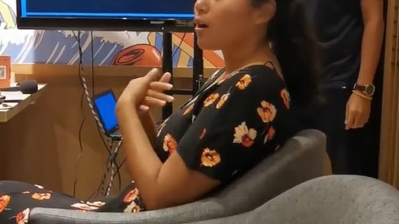 Momen Wanita Ajak Pacarnya ‘Presentasi’ untuk Dapatkan Restu Orang Tua, Aksinya Viral