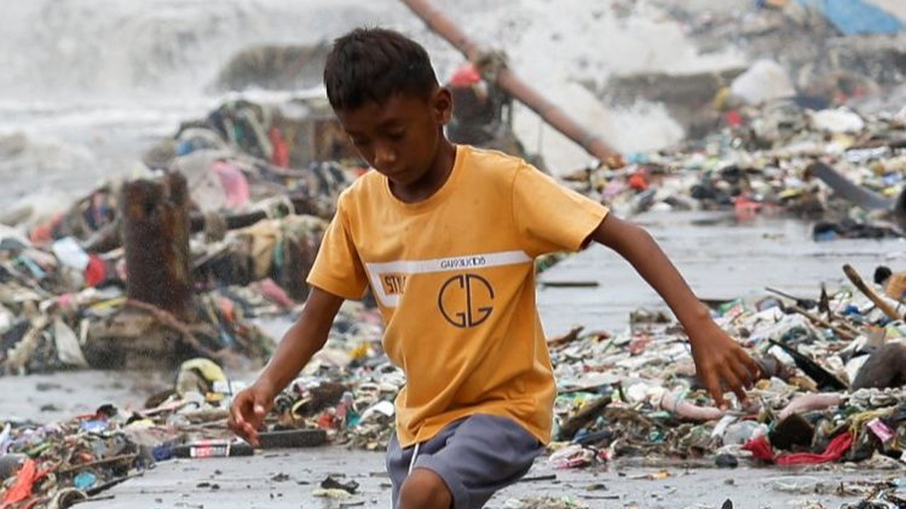 FOTO: Penampakan Lautan Sampah Penuhi Pantai Terkotor se-Indonesia di Pandeglang