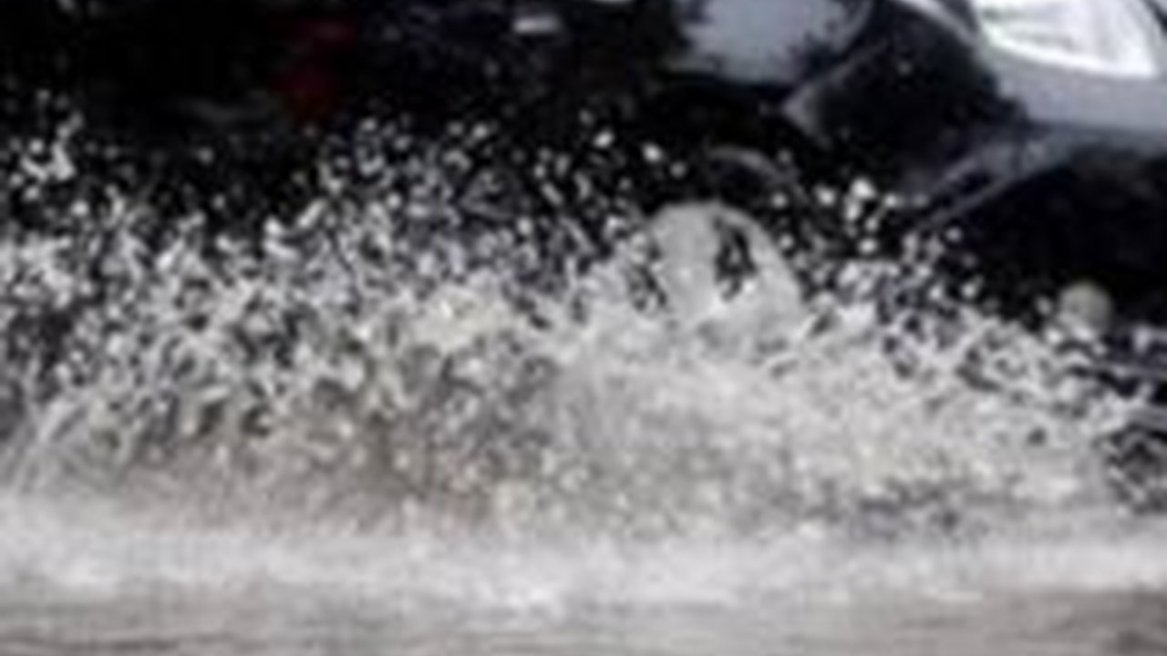 Dua Lajur Tol Menuju Bandara Soekarno Hatta Masih Terendam Banjir, Kendaraan Padat Merayap