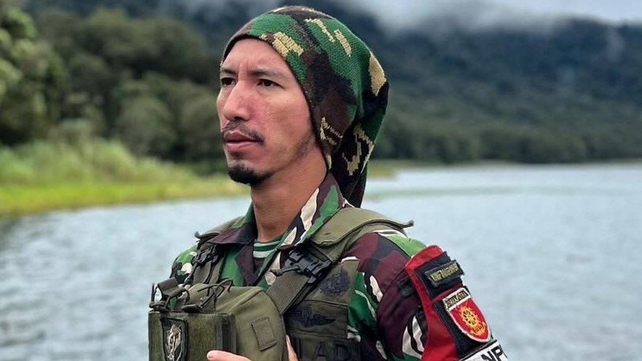 Berseragam Loreng, Potret Calon Suami Ayu Ting Ting Lagi Tugas Wajahnya Dibilang Beda