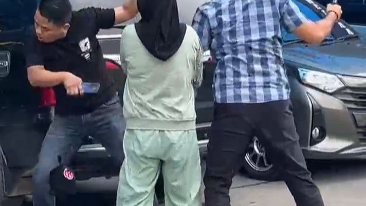 VIDEO: Polisi Tembak dan Tusuk Debt Collector, Emosi Ditagih Cicilan Mobil
