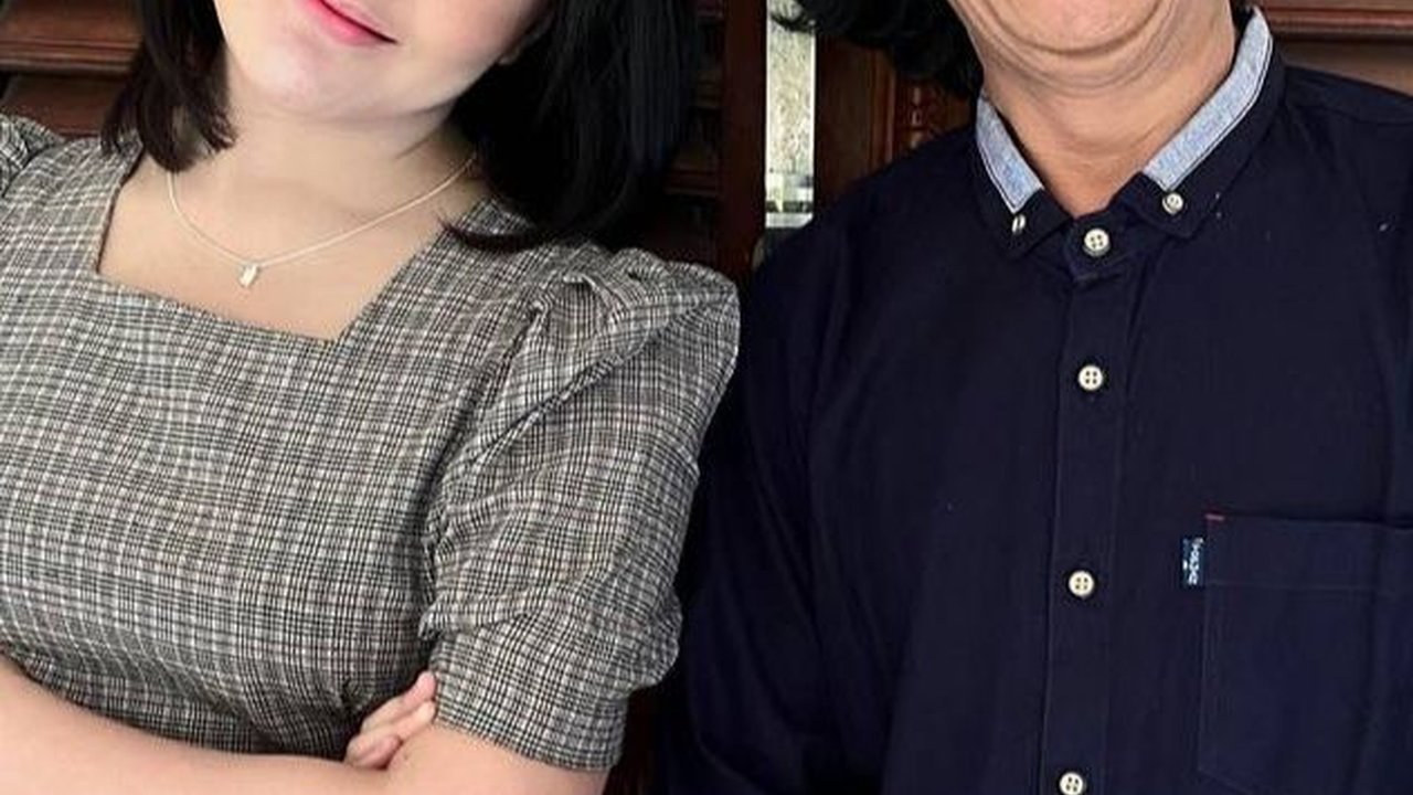 Jarang Tersorot, Potret Cantik Tia Septiana Putri Mandra yang Senyumnya Manis Banget