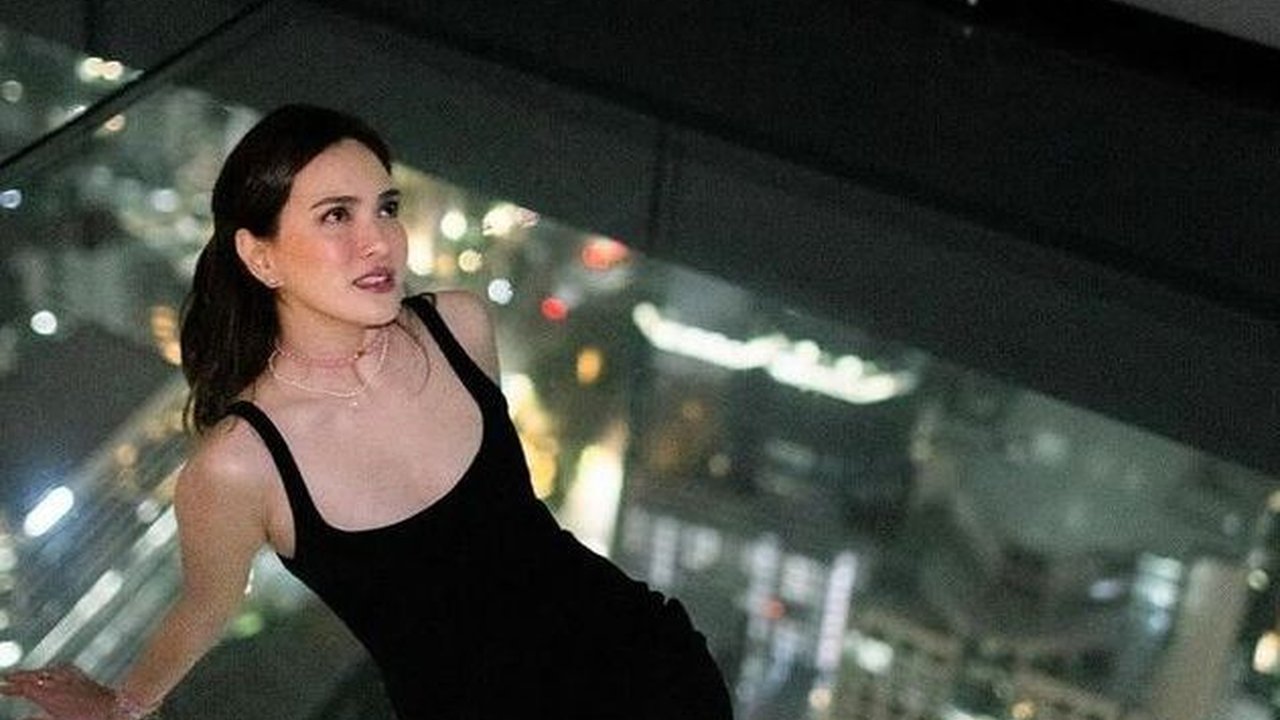 Potret 'Hot Mom' Shandy Aulia Hangout Bareng Bestie di Bangkok, Tampil Pakai Dress Ketat Hitam Kece Berkelas
