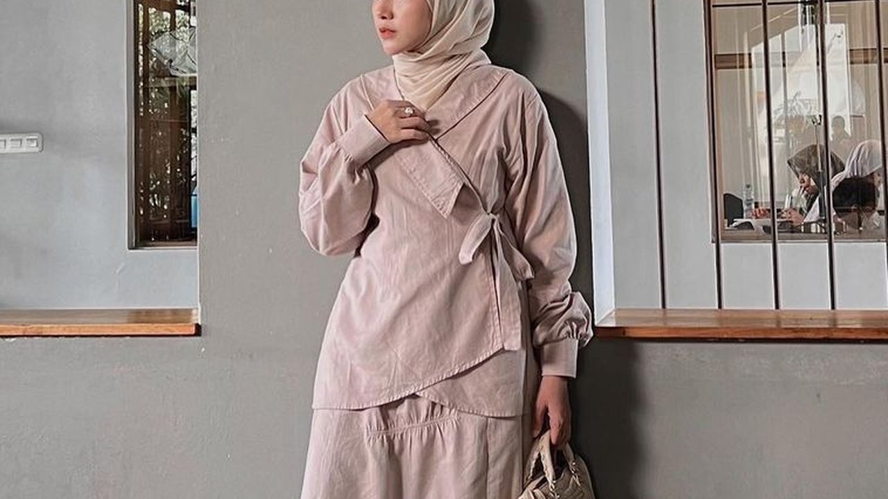10 Rekomendasi Warna Baju Lebaran Paling Trendy di 2024, Bikin Makin Keren!