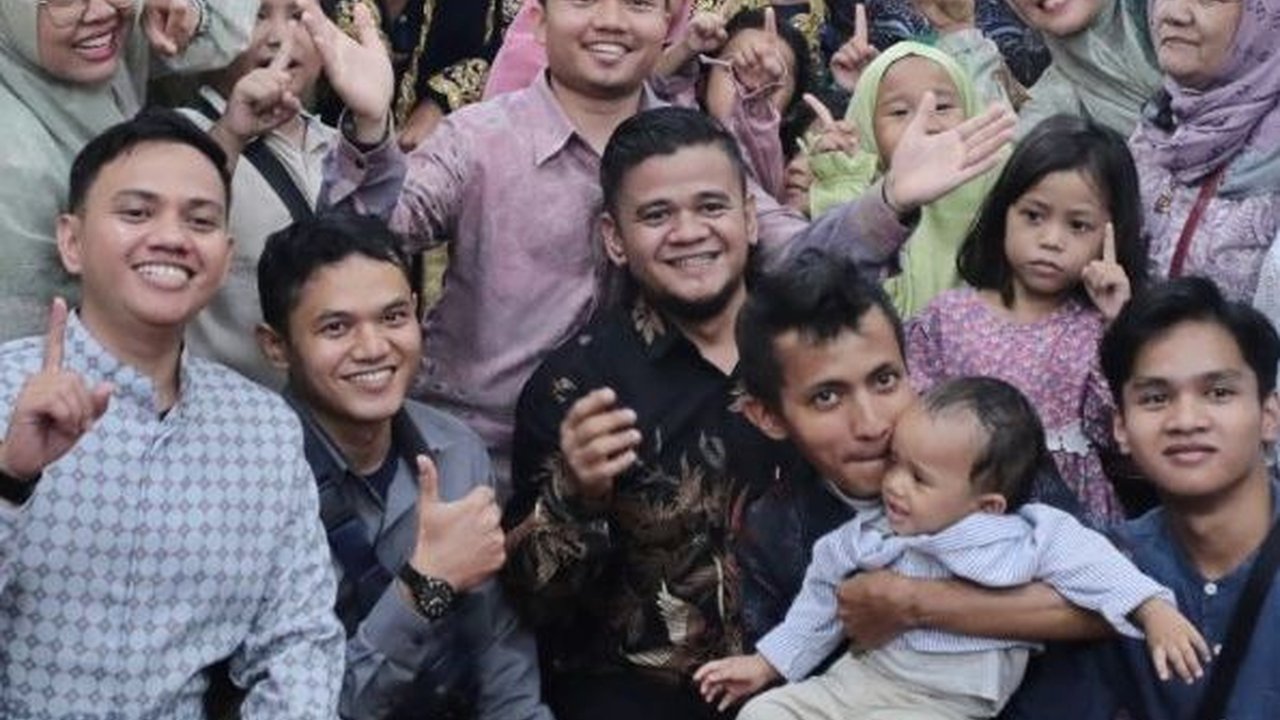 Momen Anies Hadiri Pernikahan Warga Kampung Akuarium