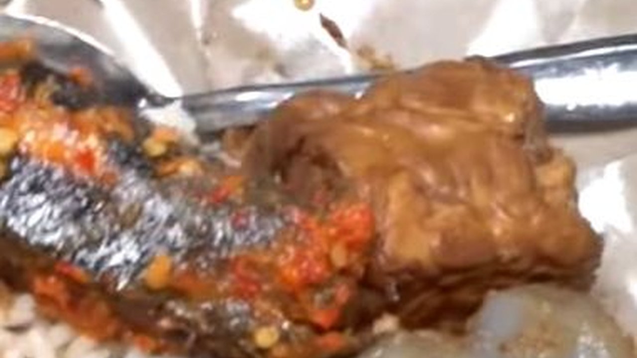 Satu Porsi Harganya di Bawah Rp 5 Ribu! Warung Nasi Uduk Legendaris di Depok Ini Laku Keras dan Punya Lauk Unik