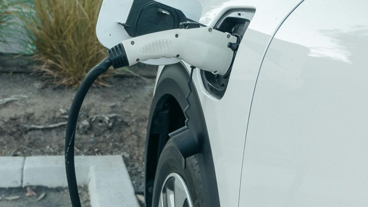 Baterai Mobil Listrik ini Hanya Perlu Sekali “Ngecas”, Bisa Tempuh Jarak 1.000 Km