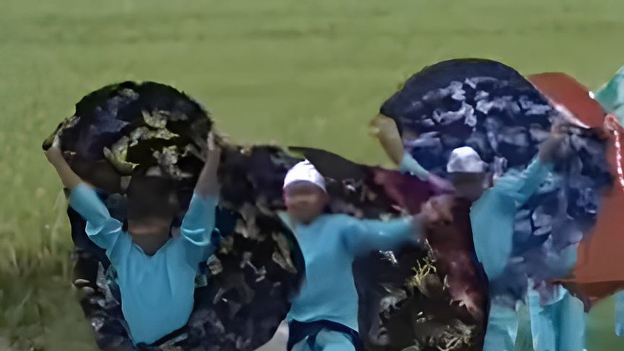 Uniknya Permainan Babalonan Sarung Khas Sunda, Jadi Cara Orang Tua Ajarkan Anak Salat