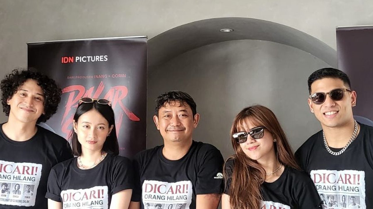 Angkat Mitos Terkenal, Film Pasar Setan Suguhkan Kisah 4 Vlogger Horor Jelajahi Hutan & Bertemu Setan