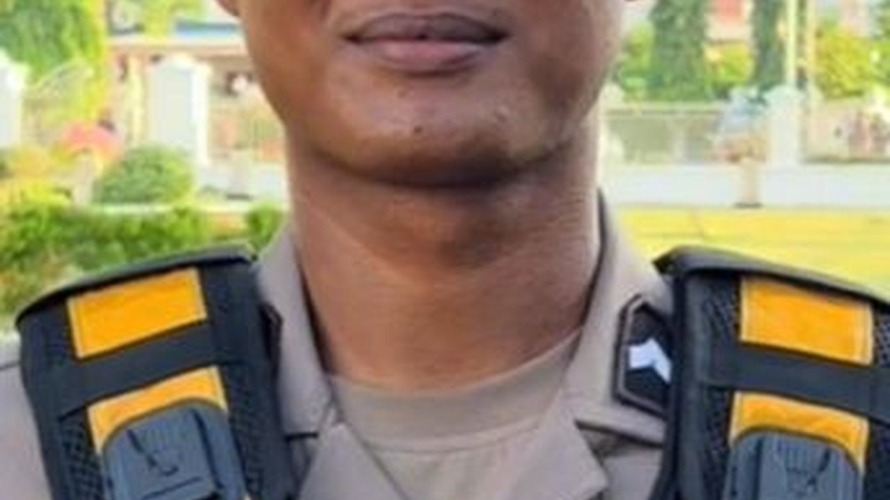 Patroli Dialogis di Tempat Wisata, Perwira Polisi Memuji Penampilan Bripda Daffa 'Kau Dilihat-lihat Manis'