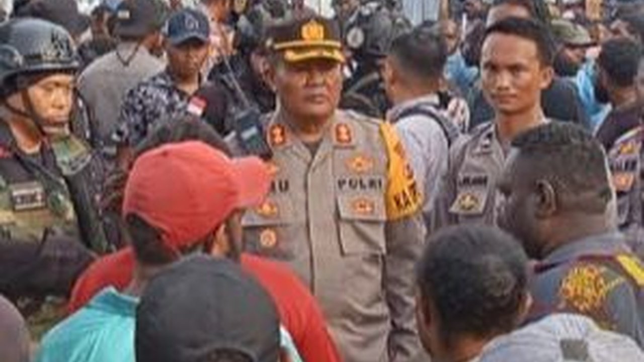 Massa Lempari Kantor KPU Yahukimo Pakai Batu, Seorang ASN Terluka