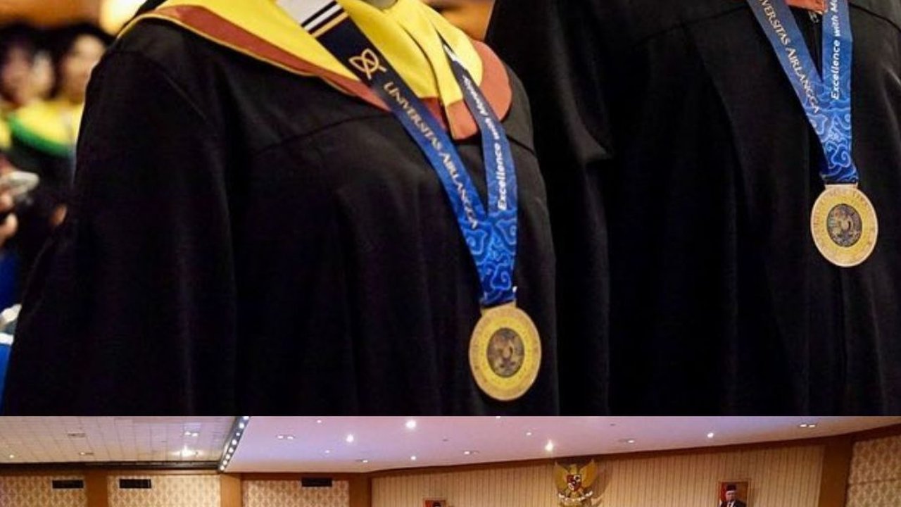 Jurusan Kuliahnya Terkenal Sulit, Begini Perjuangan Bupati Lamongan Yuhronur Efendi Berhasil Wisuda Bareng Istri