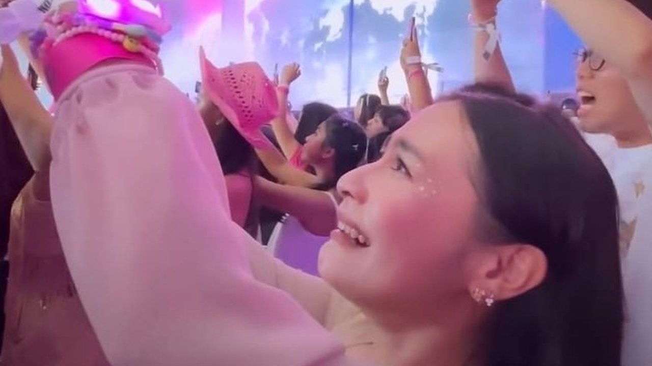 Momen Prilly Latuconsina Menangis Haru saat Nonton Konser Taylor Swift di Singapura