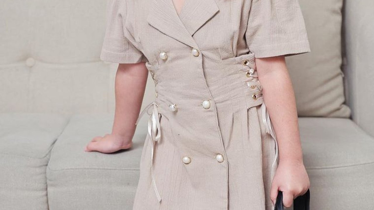 6 Potret Niloufer Bahalwan Pemain Di Antara Dua Cinta saat Pemotretan, Posenya Menggemaskan