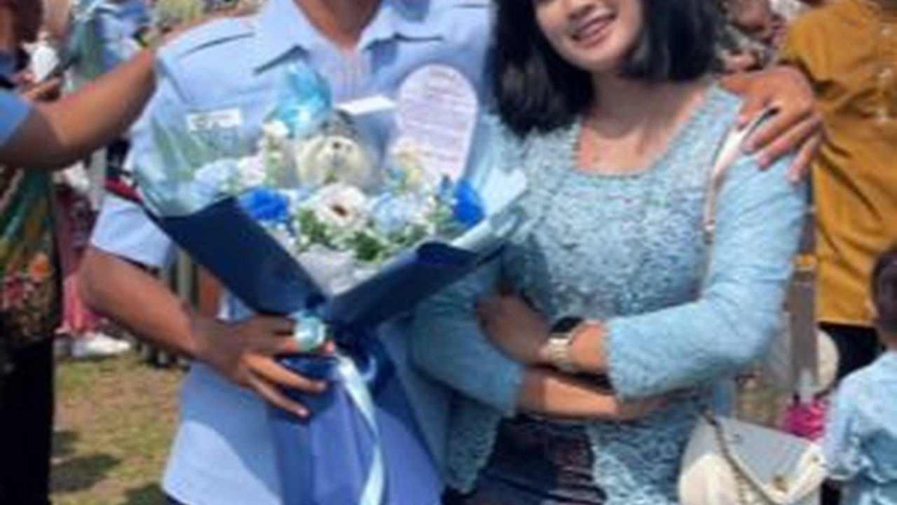 Wanita ini Rela Beri Semangat dan Temani Adiknya sampai Sukses Jadi Anggota TNI, Ternyata ini Alasannya