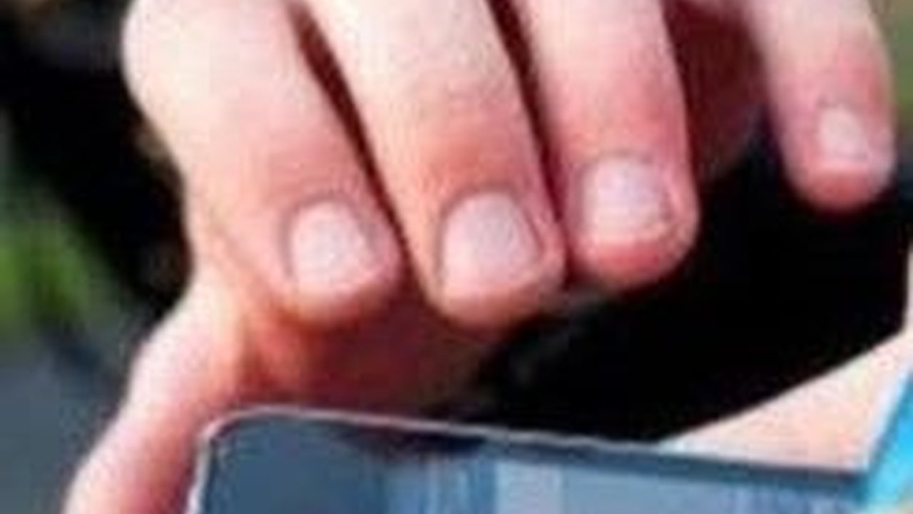 Tak Tinggal Diam ketika HP Dijambret, Emak-Emak di Serang Kejar Pelaku hingga Tertangkap