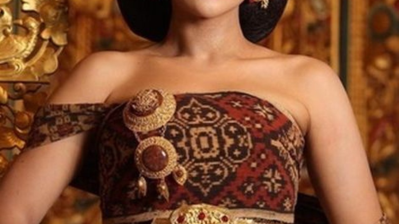 Potret Cantik Artis Indonesia dengan Pakaian Bali, Cantiknya Khas