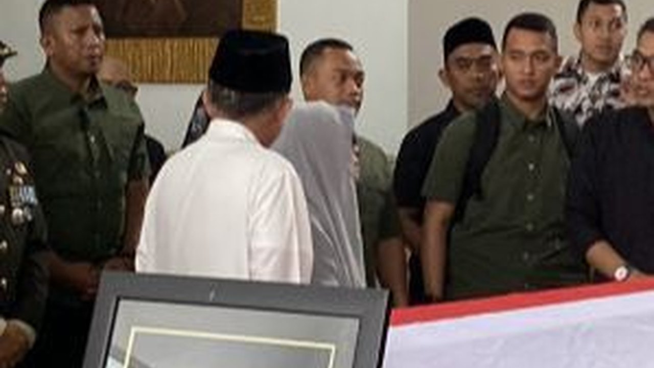 Sejumlah Tokoh Nasional Hadiri Pemakaman Sesepuh Jabar Solihin GP