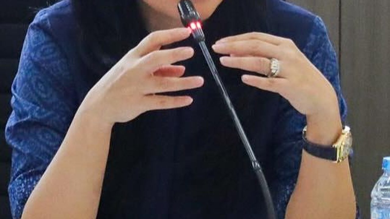 Jadi Istri Menteri, ini Potret Cantik Annisa Pohan Ikut Rapat Perdana Ikatan Istri Karyawan dan Karyawati