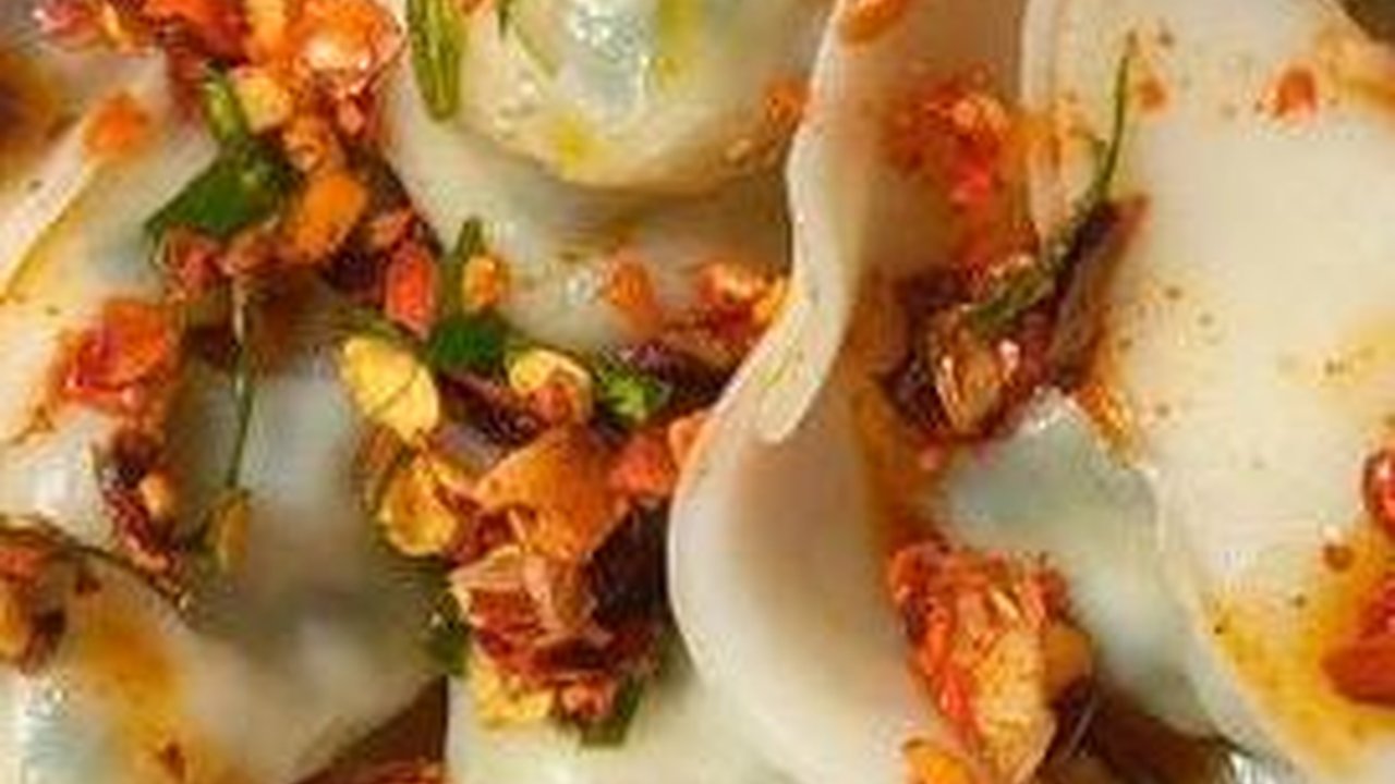 Resep Pangsit Chili Oil, Camilan Pedas Menggugah Selera