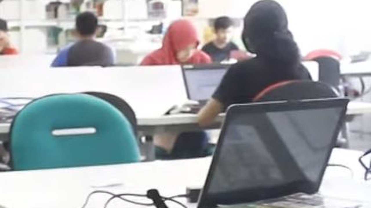 Yuk Nongkrong di Gedung Perpusnas, Ada Rooftop yang Bisa Lihat Langit Jakarta