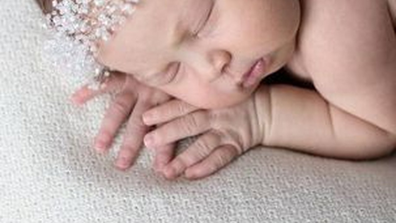 5 Mitos Anak Pertama Lahir Hari Minggu