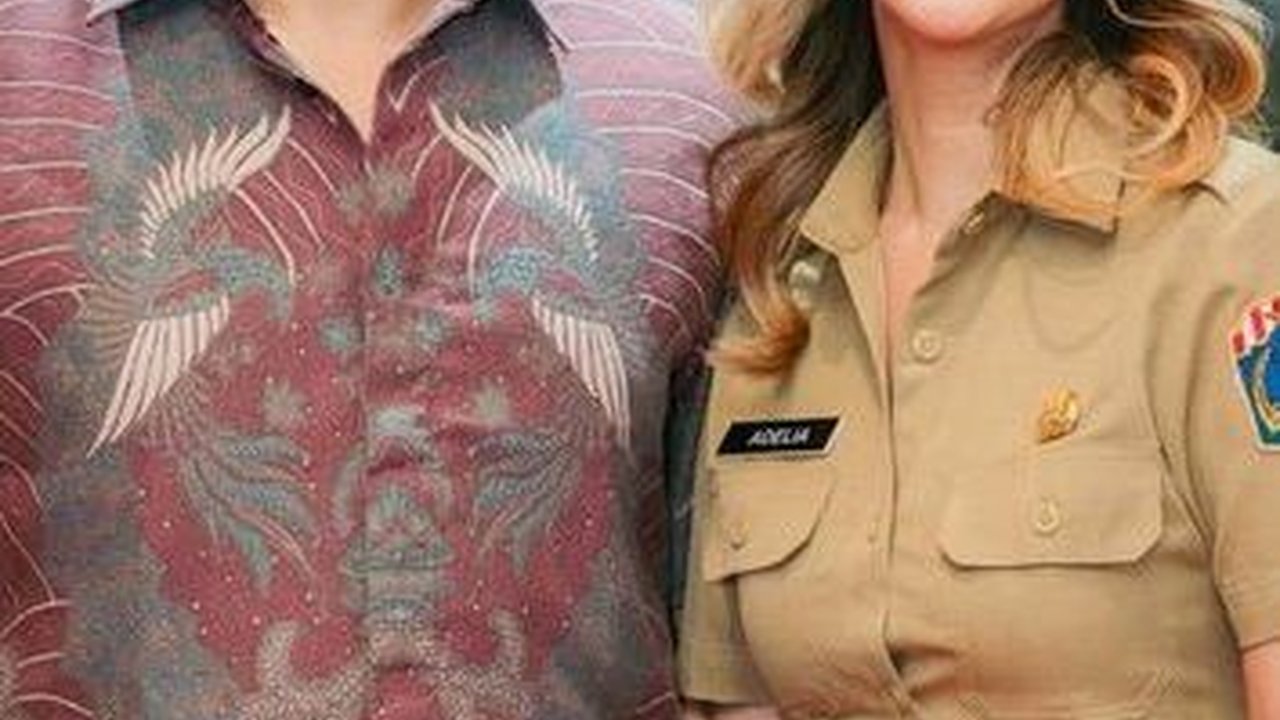 Bucin Maksimal, Potret Tiko Aryawardhana Temani BCL Kerja