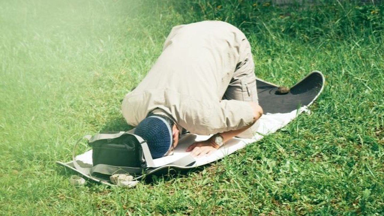 3 Doa Sujud Terakhir yang Perlu Diketahui Umat Islam, Lengkap Beserta Hukumnya