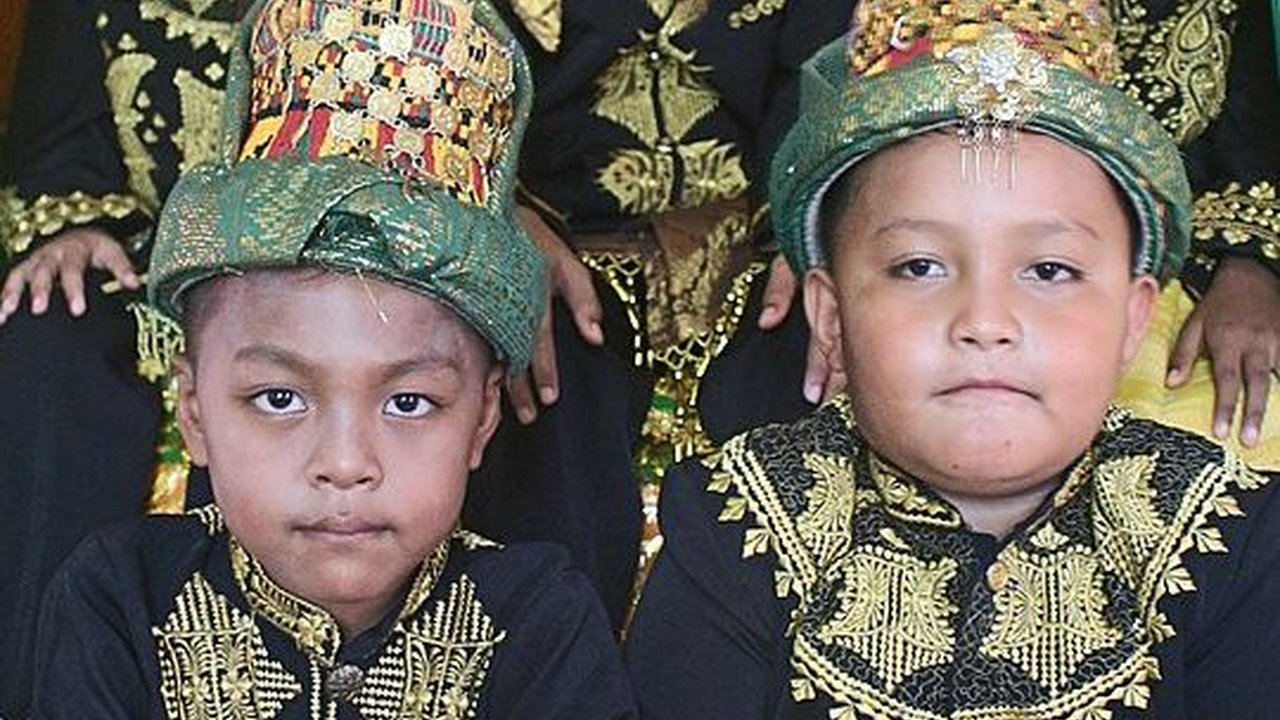 25 Pantun Aceh Lucu, Menghibur dan Bikin Ngakak