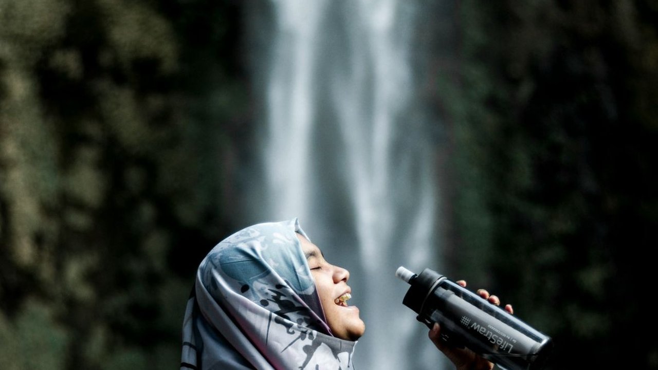 Apakah Banyak Minum Air Putih Bisa Mengatasi Masalah Kulit Kering?