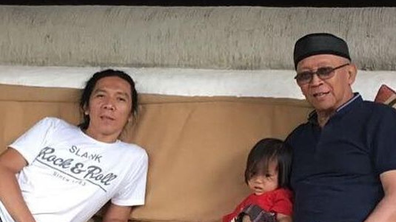 Tinggal Kenangan, Intip Potret Kebersamaan Bimbim Slank dengan Mendiang Ayah