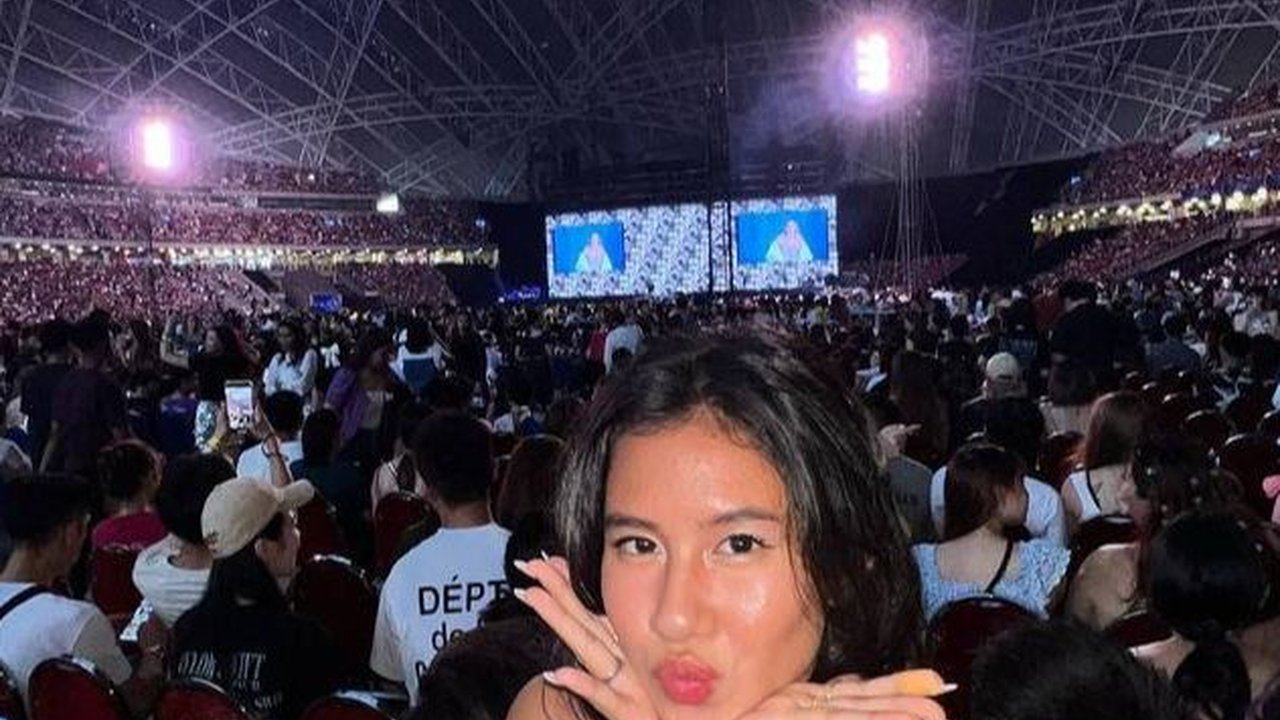 Potret Shenina Cinnamon dan Angga Yunanda Nonton Konser Taylor Swift di Singapura, Mesra & Makin Lengket Bak Prangko