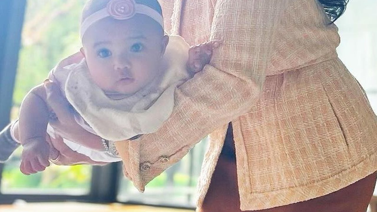 6 Potret Kedekatan Kris Dayanti dengan Kedua Cucunya, Sebut Ameena Tambah Ceriwis