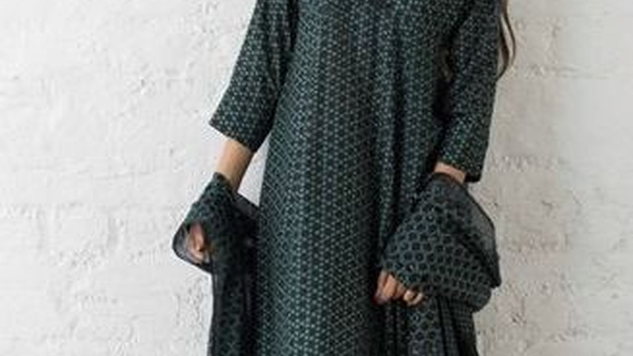Asal Usul Baju Kurung dan Evolusinya dalam Industri Fashion Indonesia