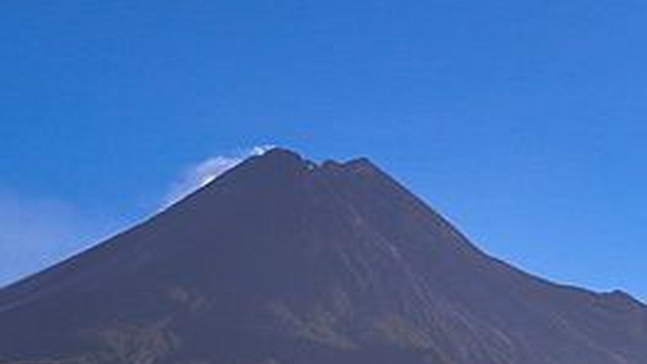 Melihat Lebih Dekat Fenomena Gugurnya Lava Pijar Merapi, Bikin Merinding