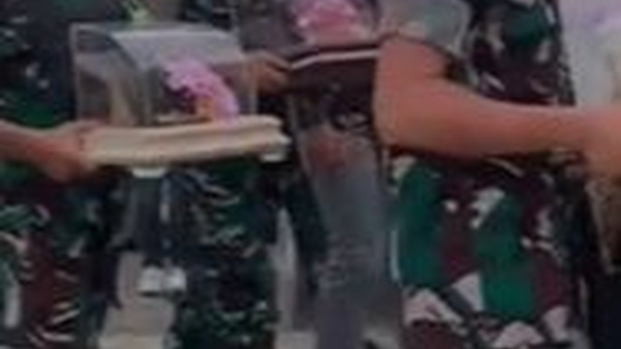 Momen Prajurit TNI Lamaran Diantar Komandan Bukan sama Ortu, Temannya Kompak Bawa Seserahan