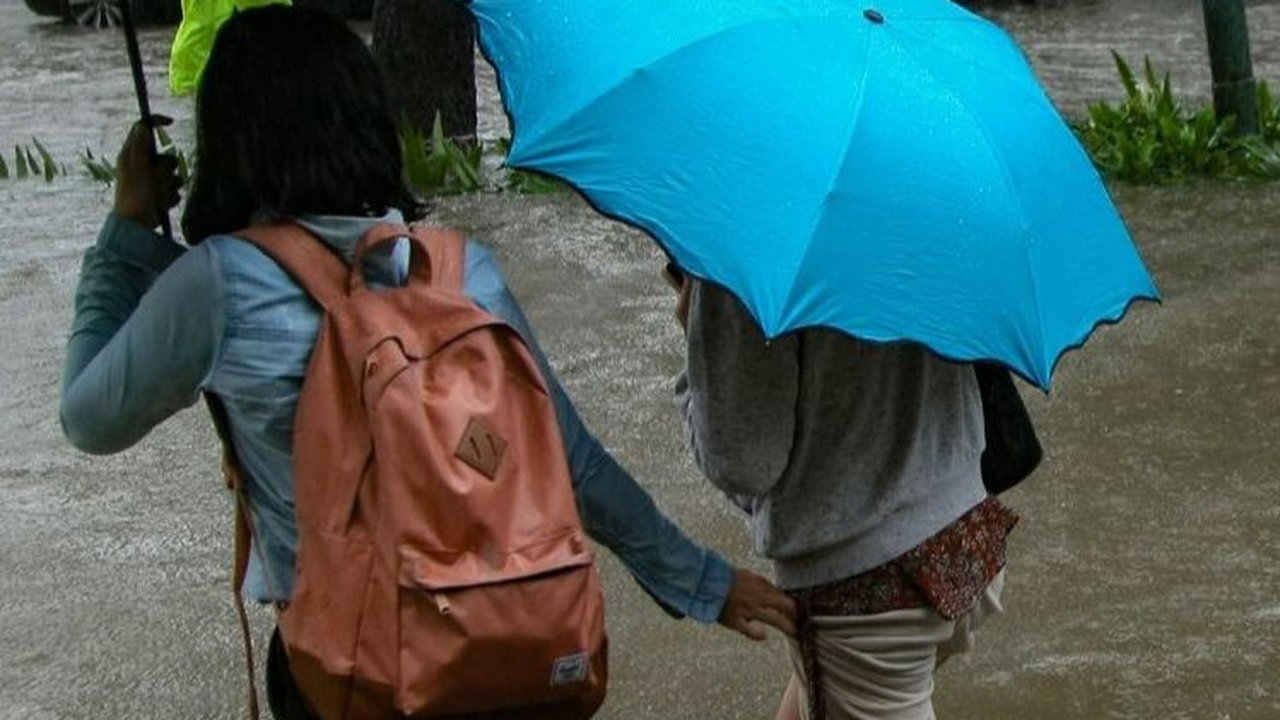 Sungai Meluap, Sembilan Kecamatan di Cirebon Tiga Hari Teredam Banjir