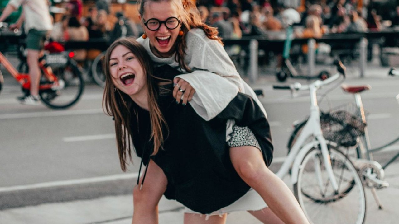 6 Kumpulan Cerita Lucu yang Bikin Ngakak dan Menghibur Hati