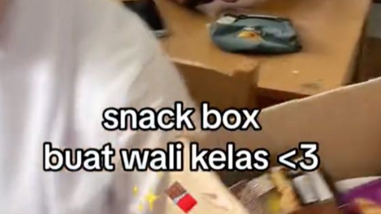 Viral Momen Manis Murid Patungan Jajanan untuk Hadiah Wali Kelas, Reaksi Guru Curi Perhatian