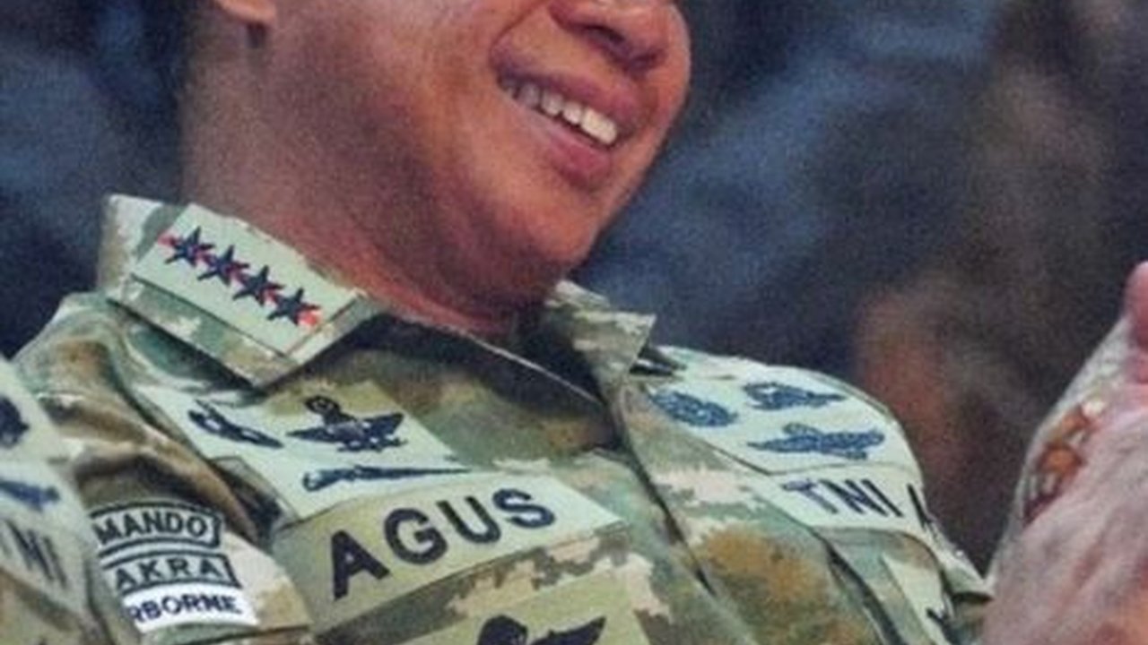 Momen Panglima TNI & Kapolri Bertemu Eks Panglima, Postur Tubuh Sang Jenderal Senior Jadi Sorotan
