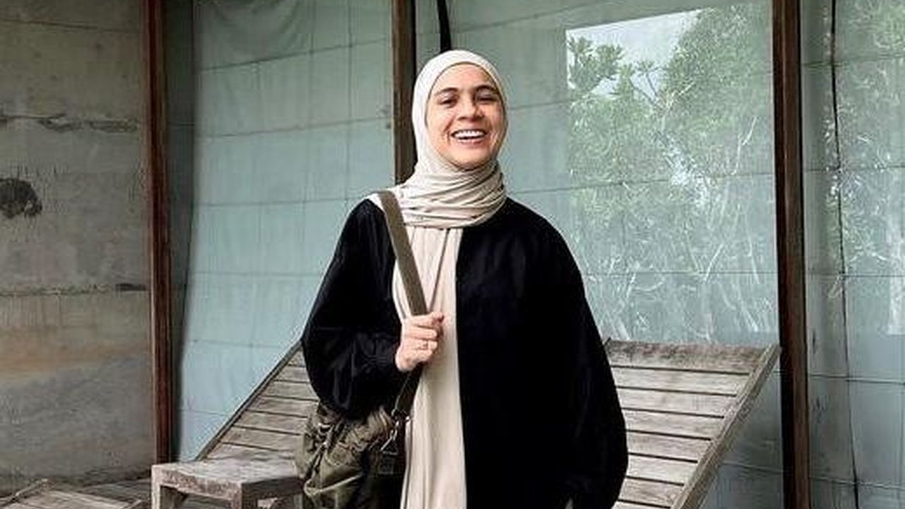 Rekomendasi Celana yang Cocok untuk Baju Hitam, Agar Tak Terlalu Monoton