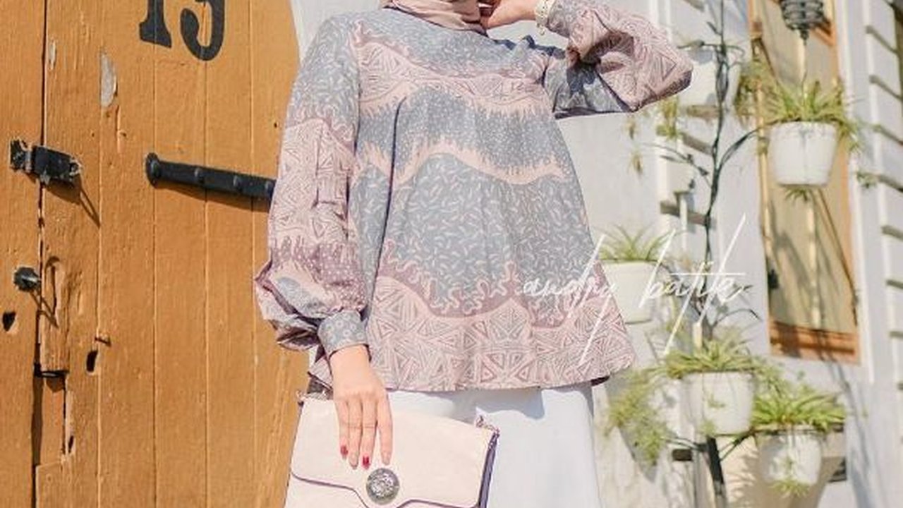 Celana Apa yang Cocok Dipadukan dengan Baju Batik Wanita di Tahun 2024?
