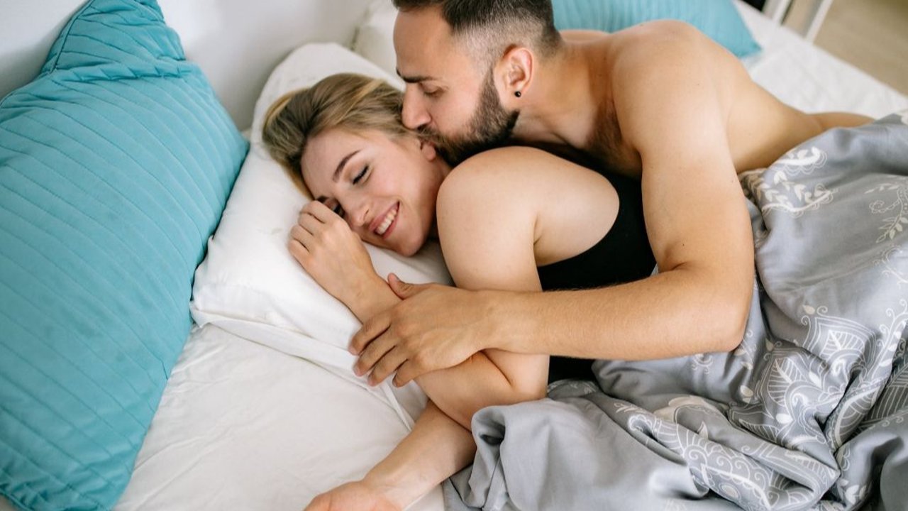 Ilustrasi Bercinta dengan Pasangan