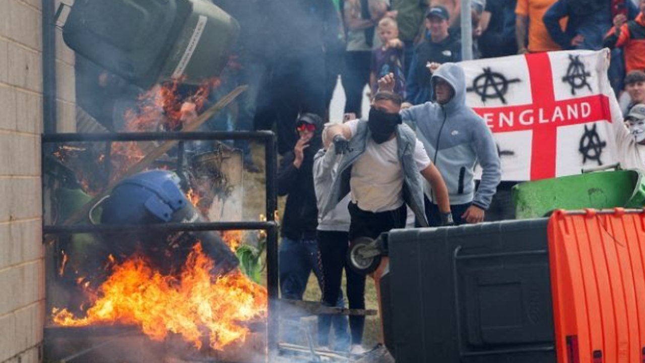 Kericuhan di Inggris