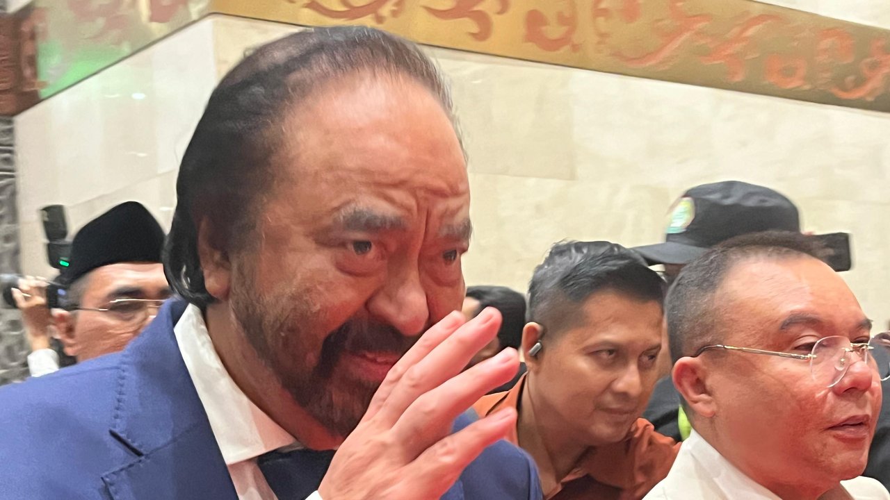 Ketua Umum Partai NasDem Surya Paloh dan Ketua DPP Partai Gerindra Sufmi Dasco Ahmad hadir di puncak perayaan hari lahir Partai Kebangkitan Bangsa (PKB) ke-26 di Jakarta Convention Center (JCC), Senayan, Jakarta, Selasa malam (23/7/2024). (Liputan6.com/Winda Nelfira)