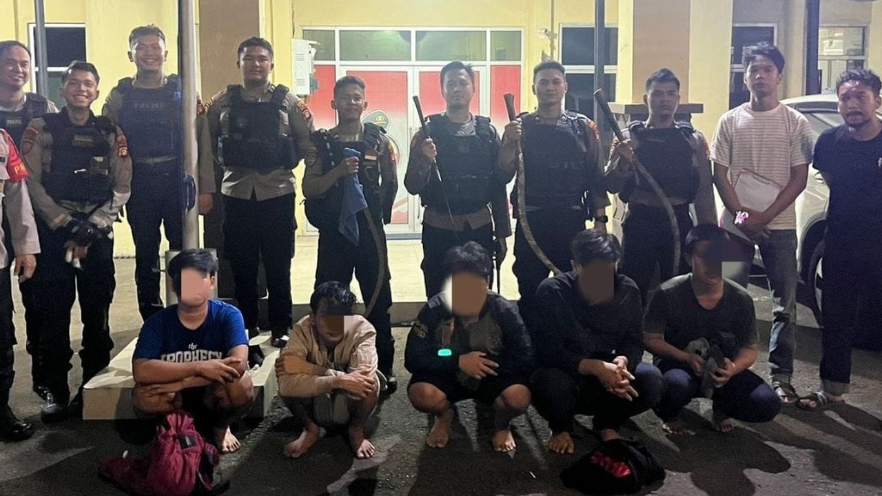 Bubarkan Tawuran, Polisi Kena Sabet Senjata Tajam